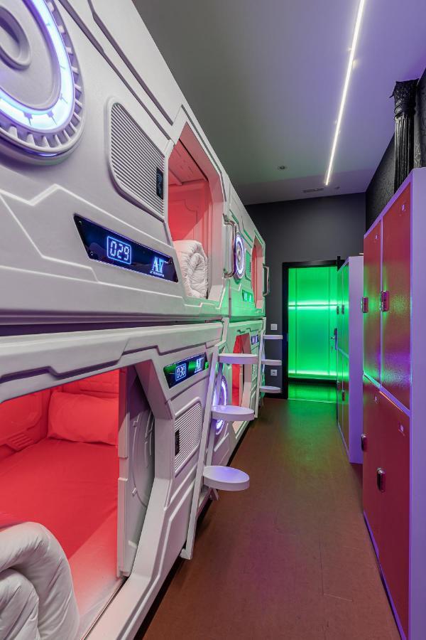 Art Seven Hostel Capsules Мадрид Экстерьер фото
