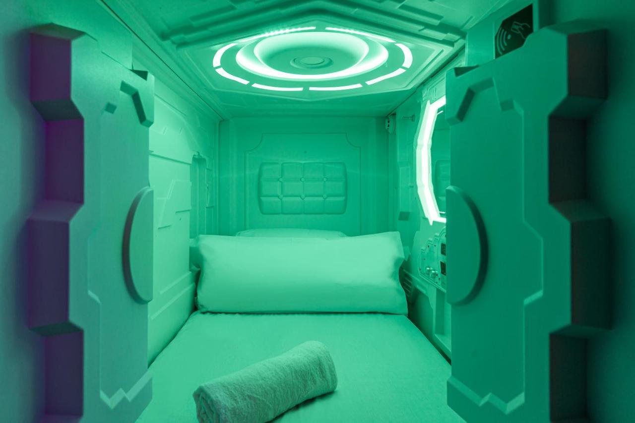 Art Seven Hostel Capsules Мадрид Экстерьер фото