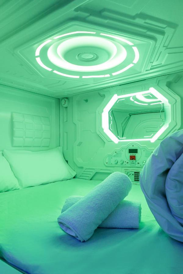 Art Seven Hostel Capsules Мадрид Экстерьер фото