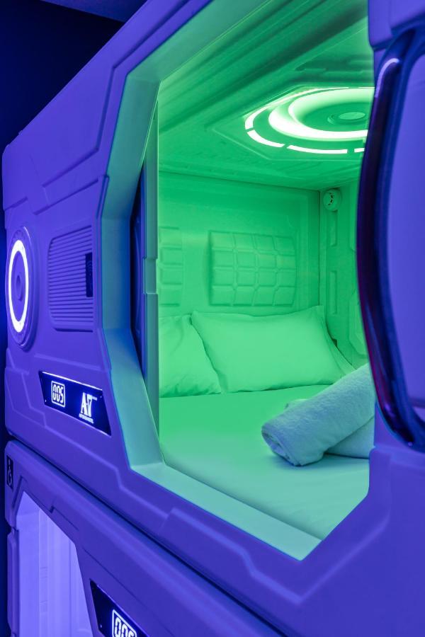 Art Seven Hostel Capsules Мадрид Экстерьер фото